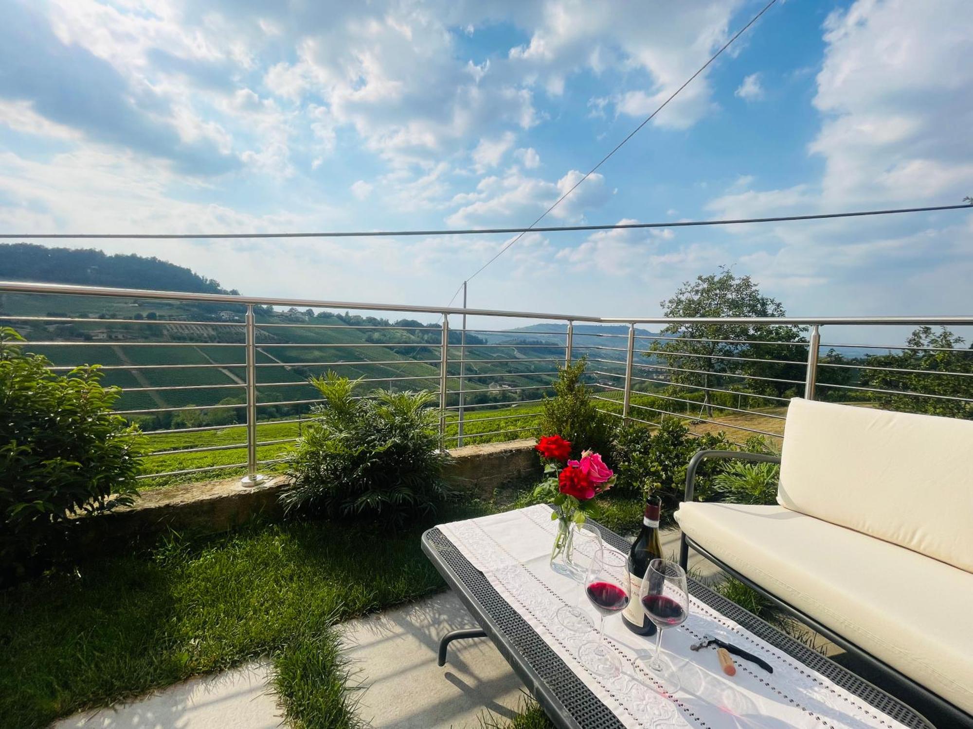 Casa Rafanelli Apartment Monforte dʼAlba Exterior foto
